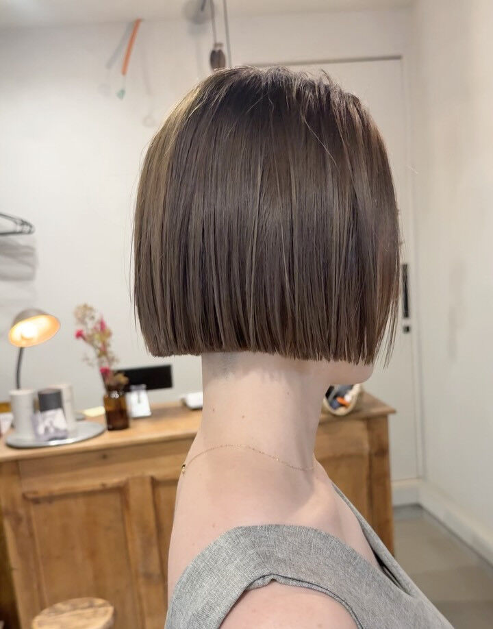プツッとカットしたボブに